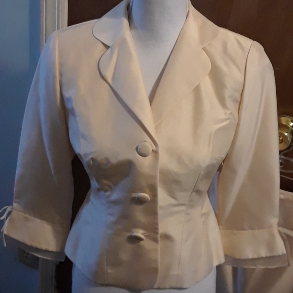 Pretty Tan suit, size 4P - Picture 1 of 6